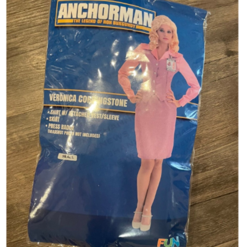Veronica Corningstone Costume